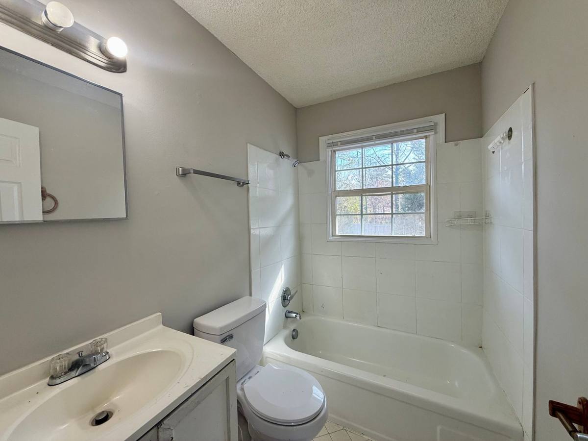 Townhouse for rent at 1132 Montcalm St #3, Charlotte, NC 28208