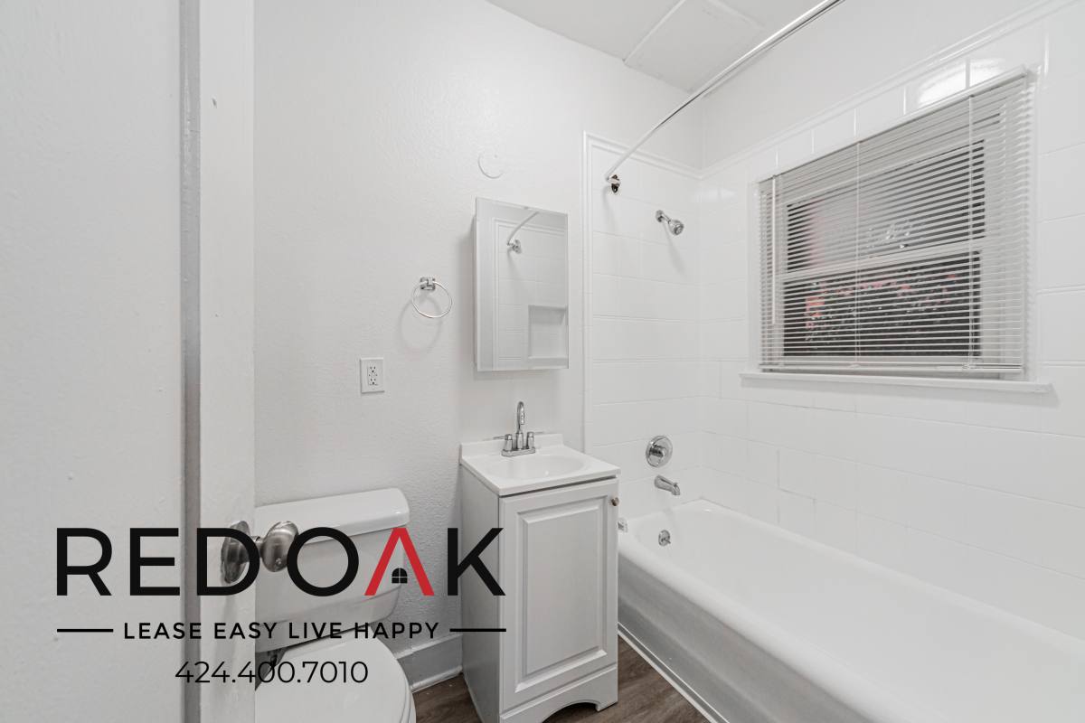 Apartment for rent at 1616 N Normandie Ave #102, Los Angeles, CA 90027