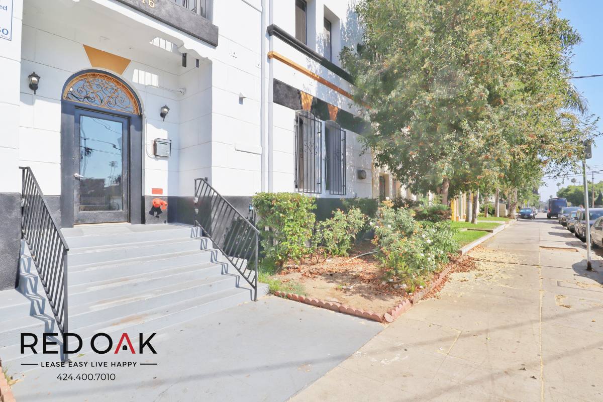 Apartment for rent at 1616 N Normandie Ave #102, Los Angeles, CA 90027