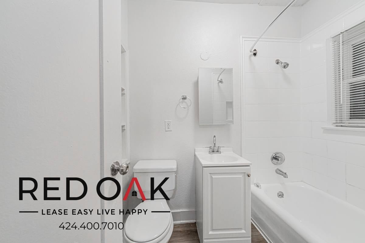 Apartment for rent at 1616 N Normandie Ave #102, Los Angeles, CA 90027
