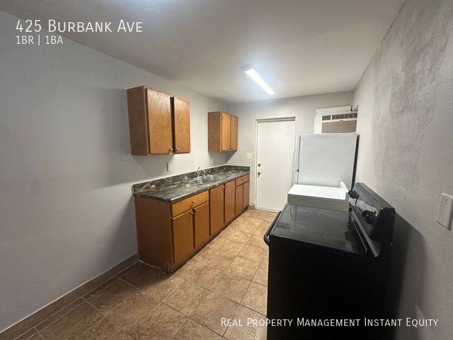 Apartment for rent at 425 Burbank Ave, Lakeland, FL 33801