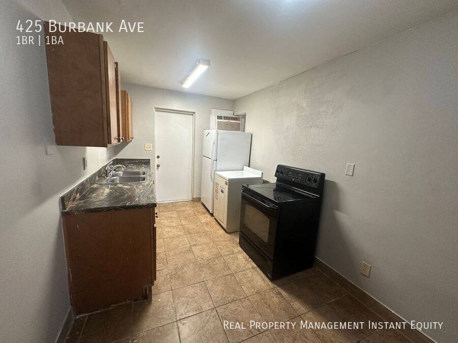 Apartment for rent at 425 Burbank Ave, Lakeland, FL 33801