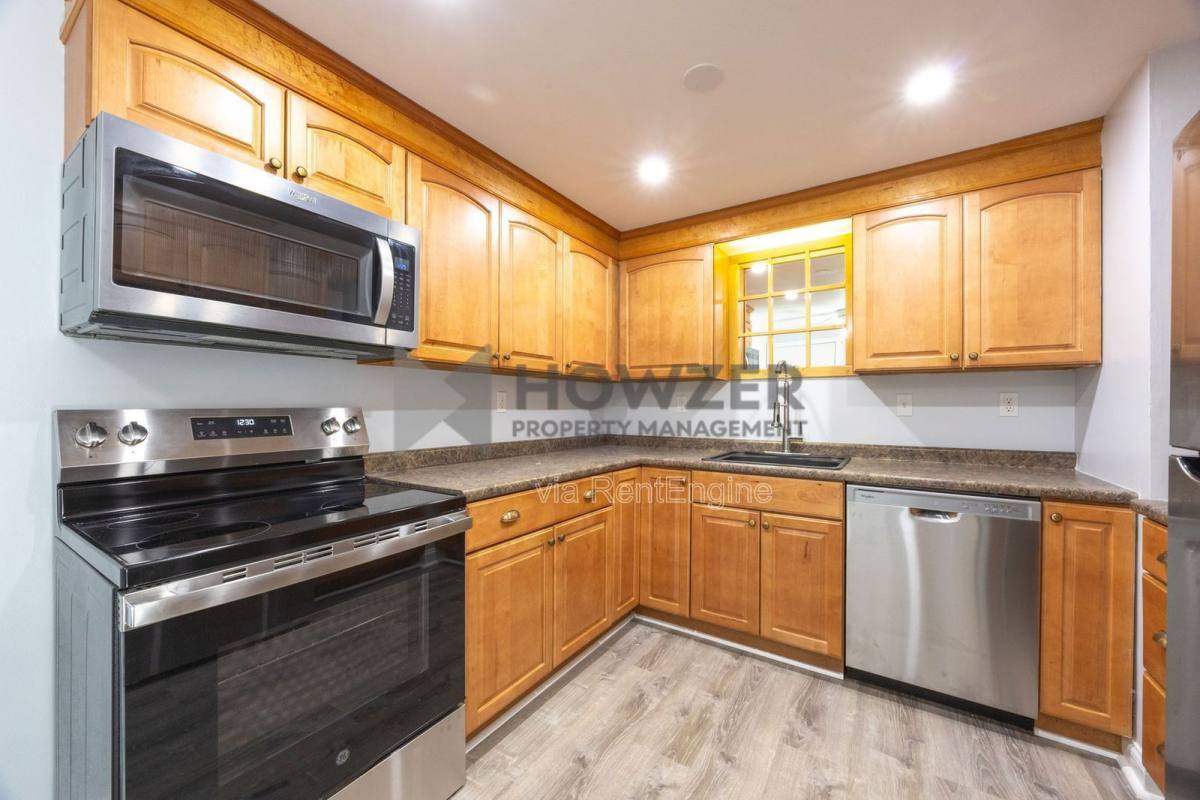 307 W Main St #7, Hyannis, MA 02601