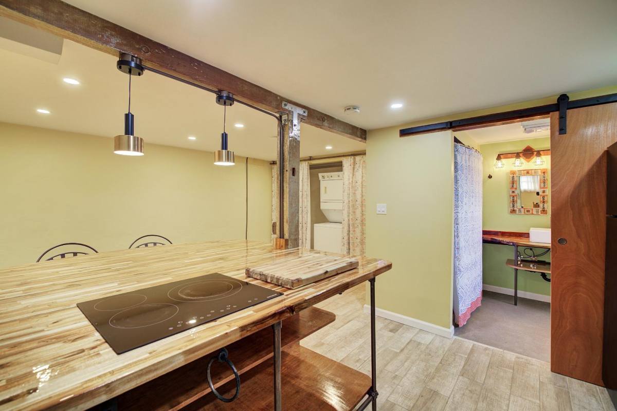 Apartment for rent at 2125 Cedar St #BOTTOM, Everett, WA 98201