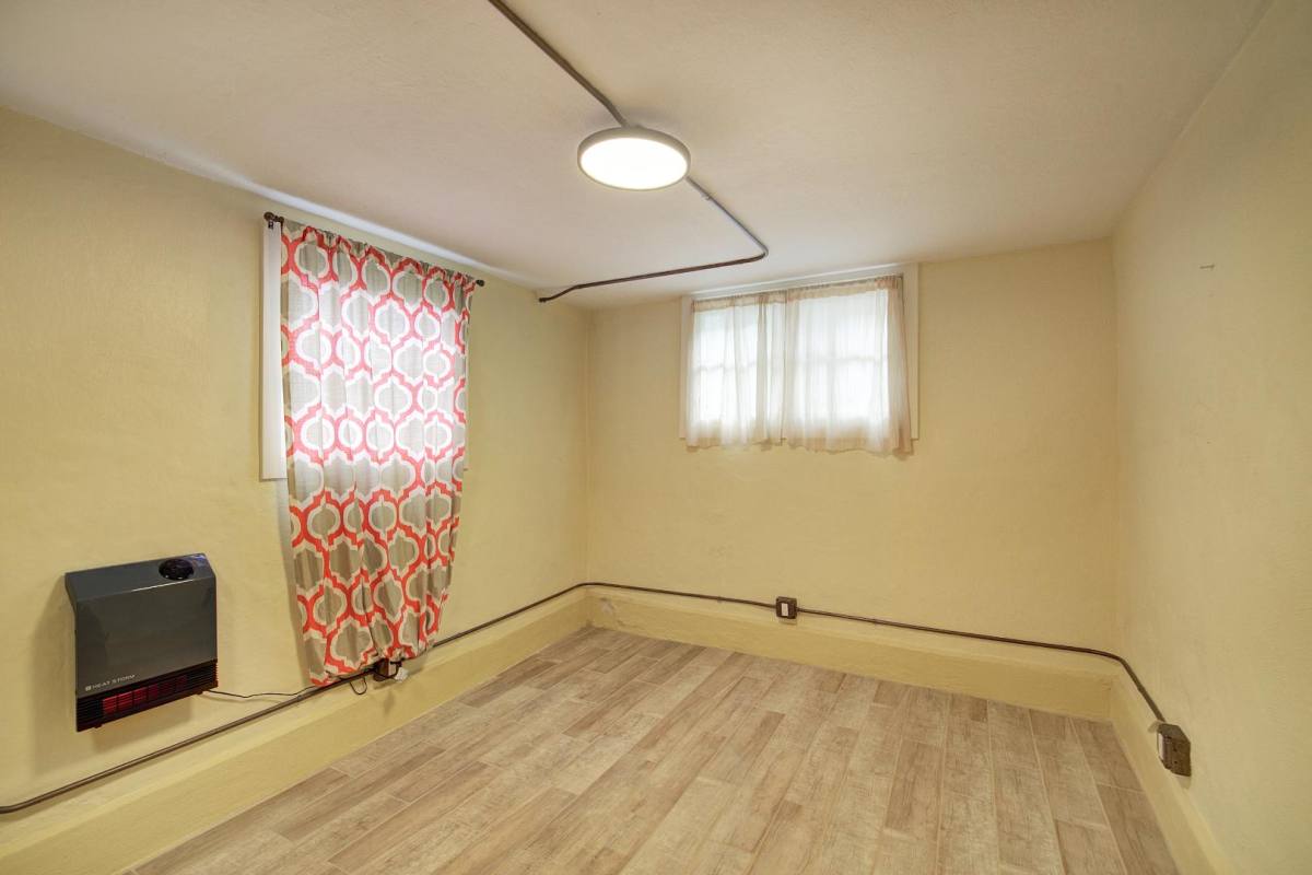 Apartment for rent at 2125 Cedar St #BOTTOM, Everett, WA 98201