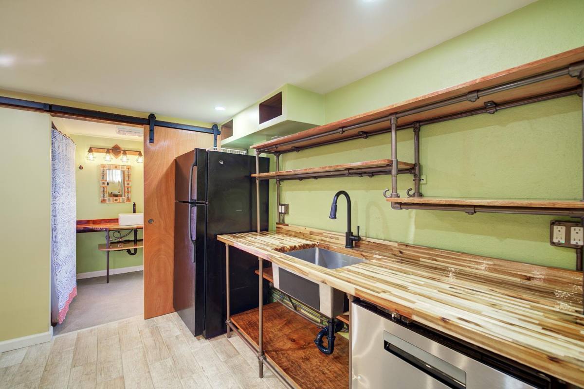 Apartment for rent at 2125 Cedar St #BOTTOM, Everett, WA 98201