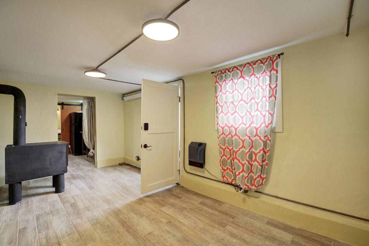 Apartment for rent at 2125 Cedar St #BOTTOM, Everett, WA 98201
