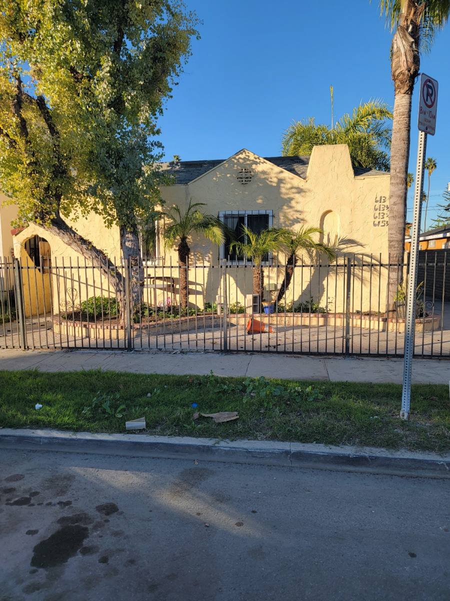 Apartment for rent at 613 W 83rd St #615 1 2, Los Angeles, CA 90044