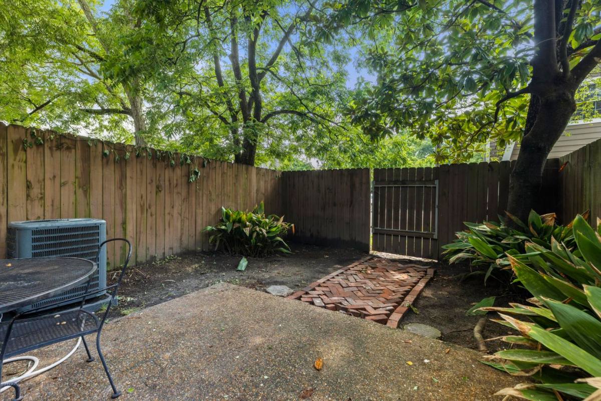 Townhouse for rent at 210 N Ross St, Auburn, AL 36830