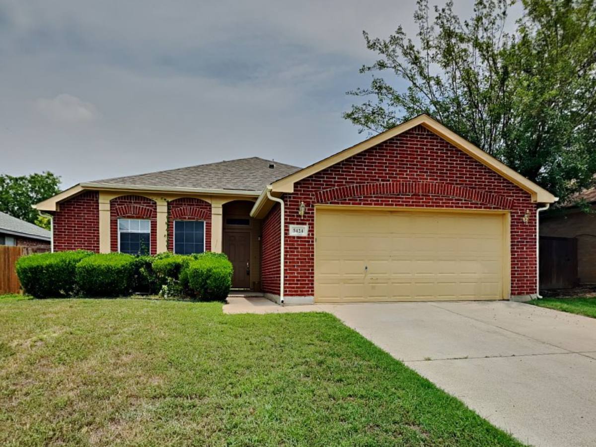 House for rent at 5424 Royal Birkdale Dr, Fort Worth, TX 76135