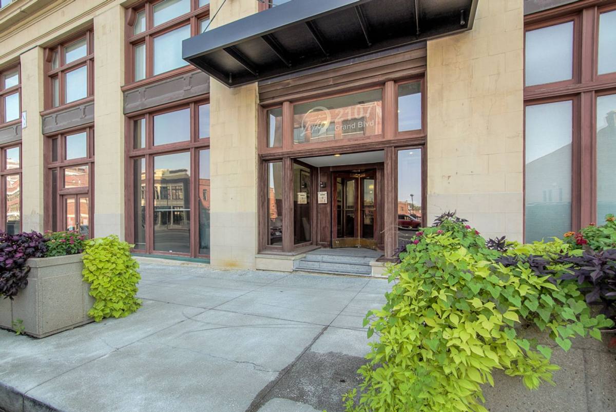 Apartment for rent at 2107 Grand Ave #408, Kansas City, MO 64108