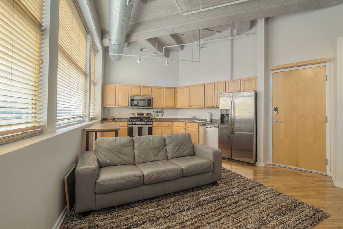 Apartment for rent at 2107 Grand Ave #408, Kansas City, MO 64108