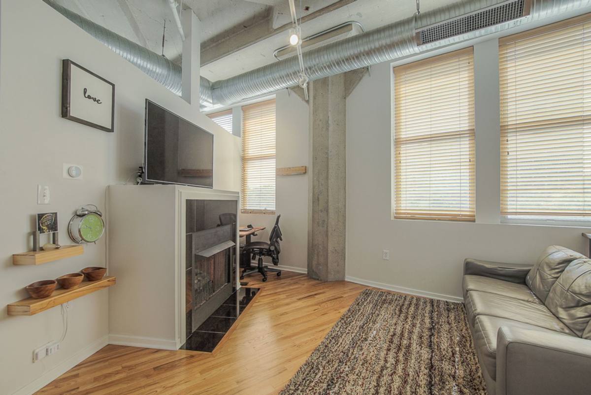 Apartment for rent at 2107 Grand Ave #408, Kansas City, MO 64108