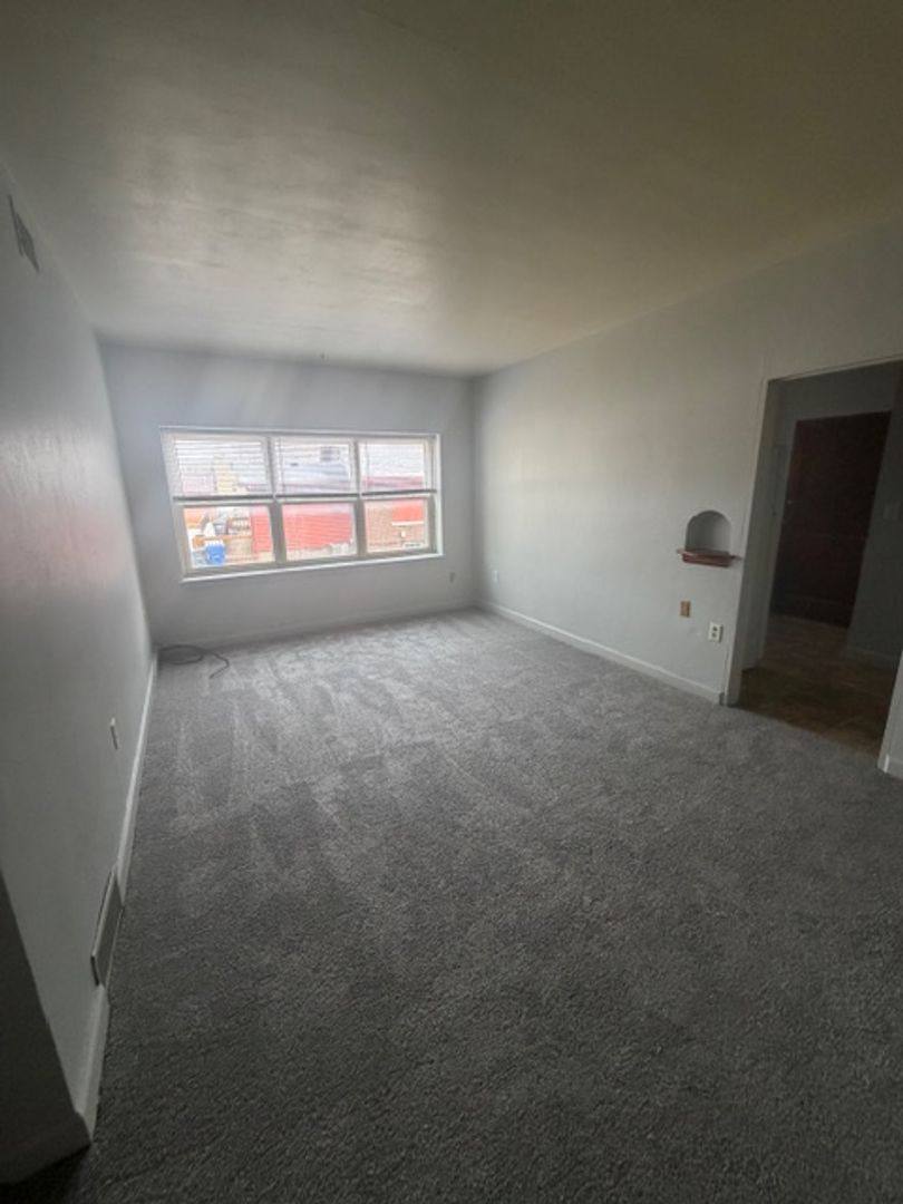 Apartment for rent at 808 State St, Bettendorf, IA 52722