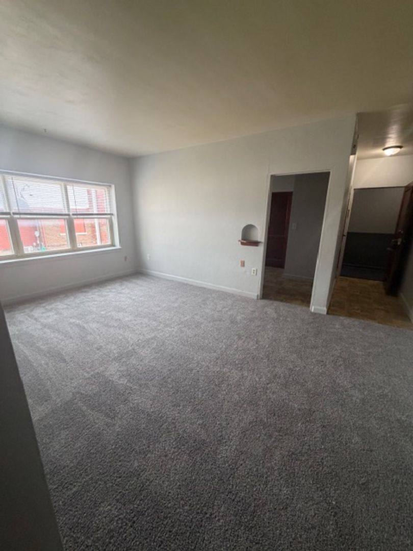 Apartment for rent at 808 State St, Bettendorf, IA 52722