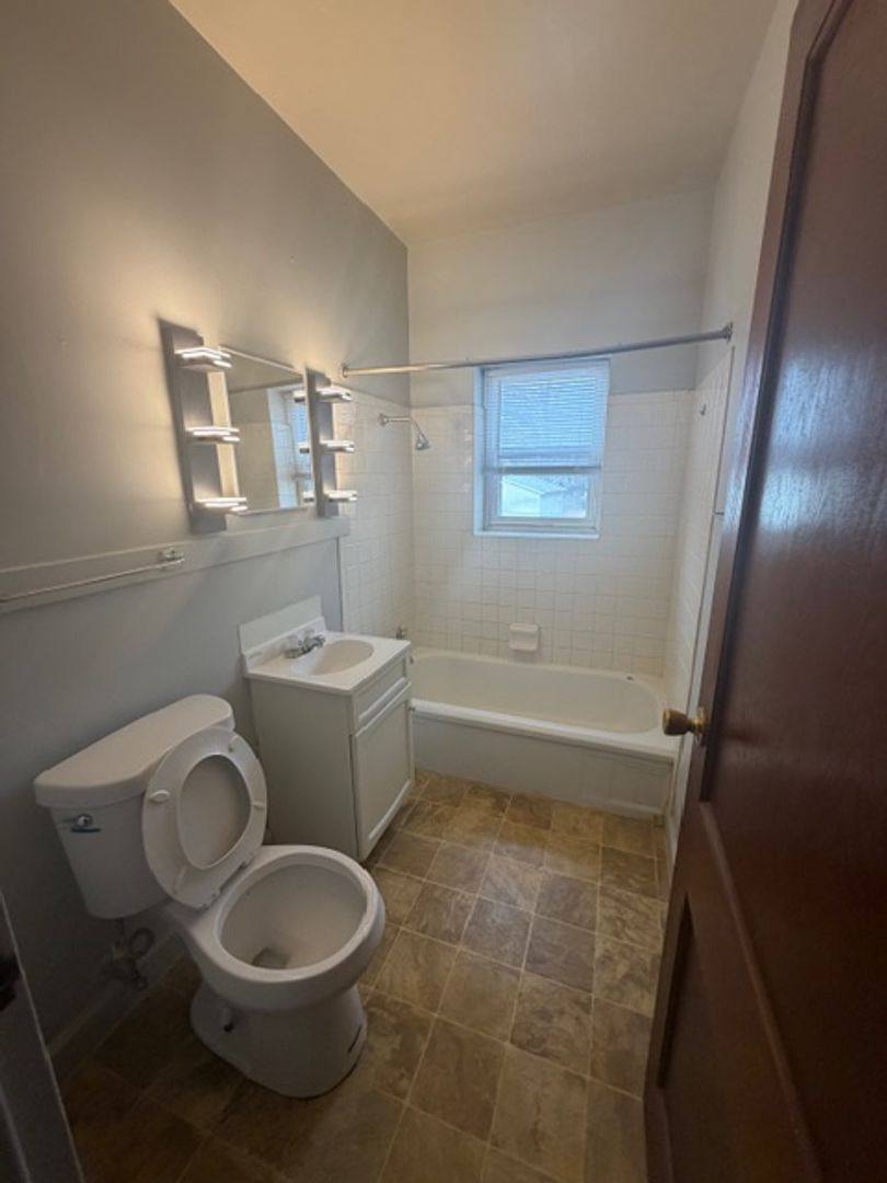 Apartment for rent at 808 State St, Bettendorf, IA 52722