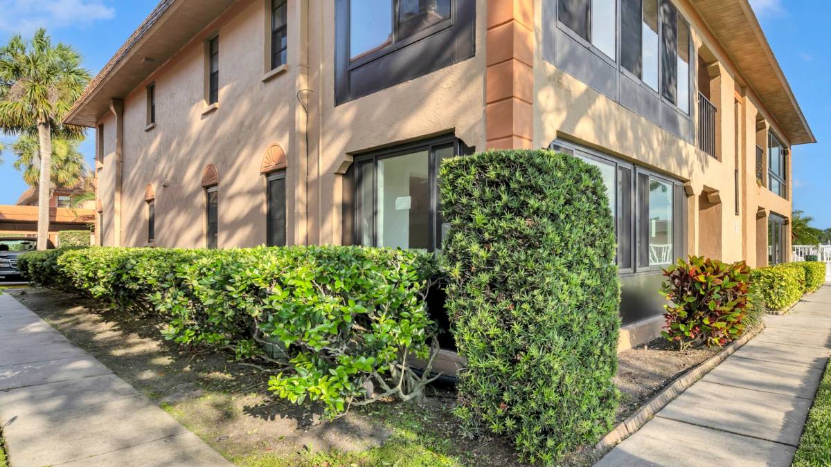 Condo for rent at 10192 Seminole Island Dr, Largo, FL 33773