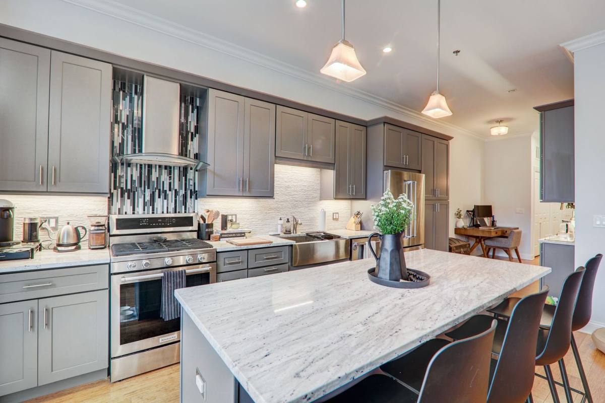 Apartment for rent at 33 S Ashland Ave, Chicago, IL 60607