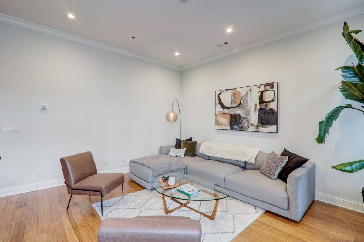 Apartment for rent at 33 S Ashland Ave, Chicago, IL 60607