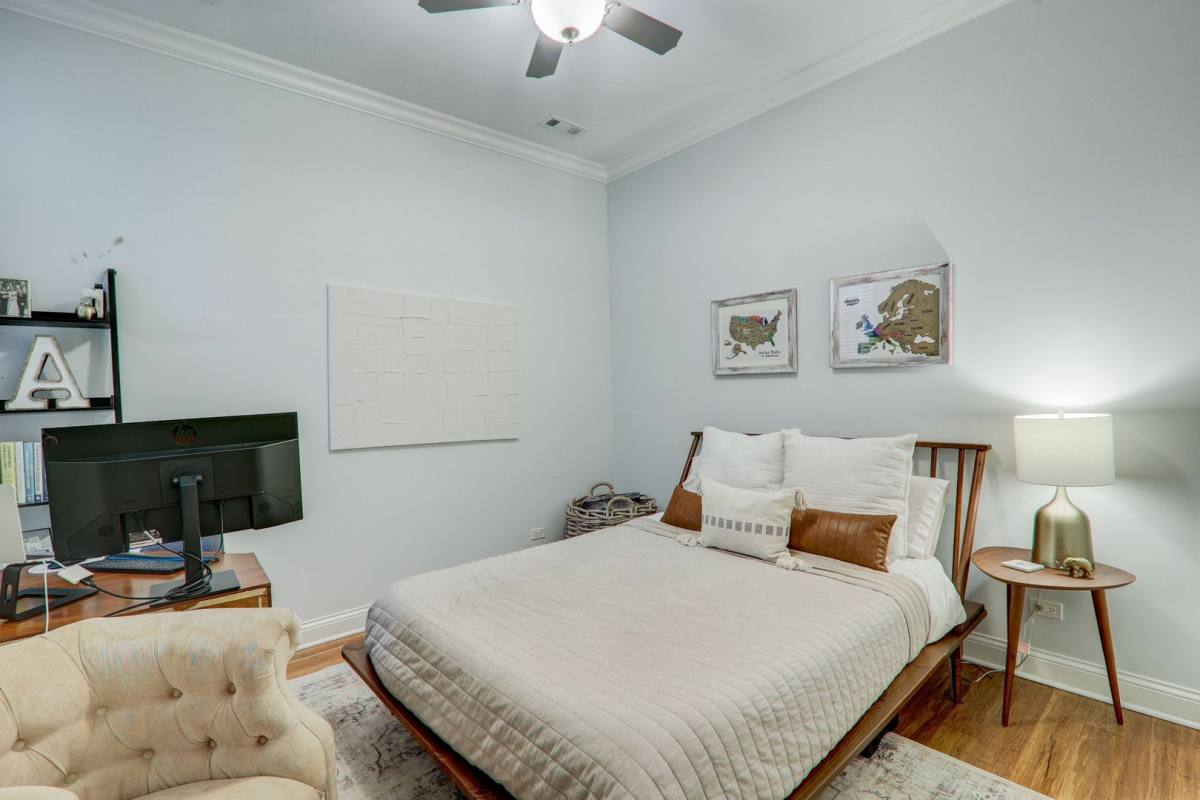 Apartment for rent at 33 S Ashland Ave, Chicago, IL 60607
