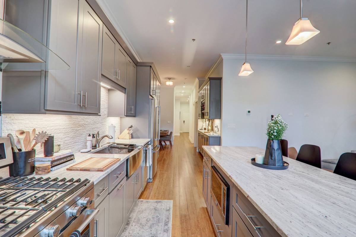 Apartment for rent at 33 S Ashland Ave, Chicago, IL 60607
