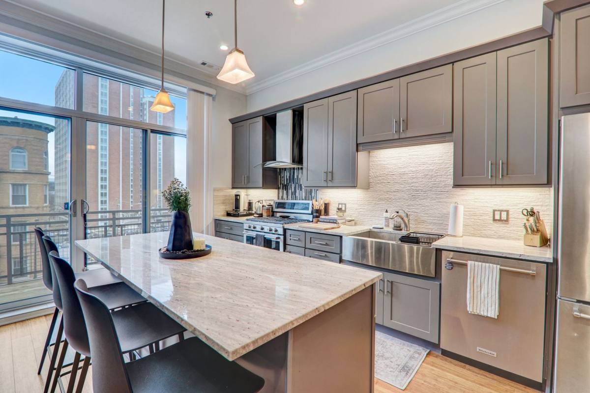 Apartment for rent at 33 S Ashland Ave, Chicago, IL 60607