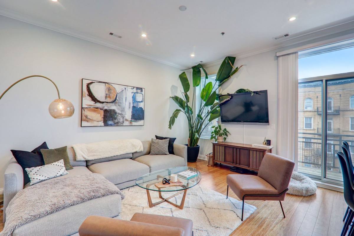 Apartment for rent at 33 S Ashland Ave, Chicago, IL 60607
