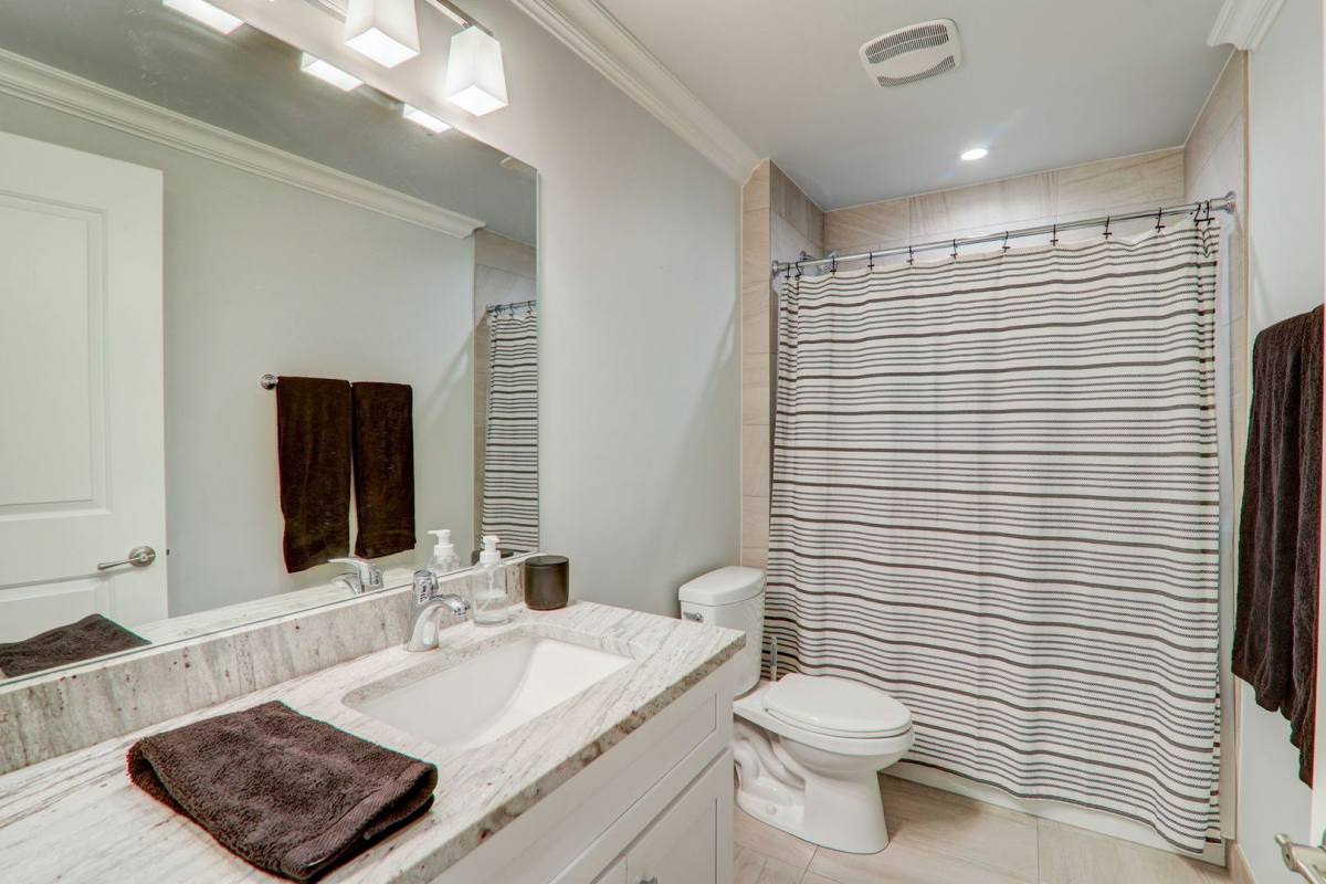 Apartment for rent at 33 S Ashland Ave, Chicago, IL 60607