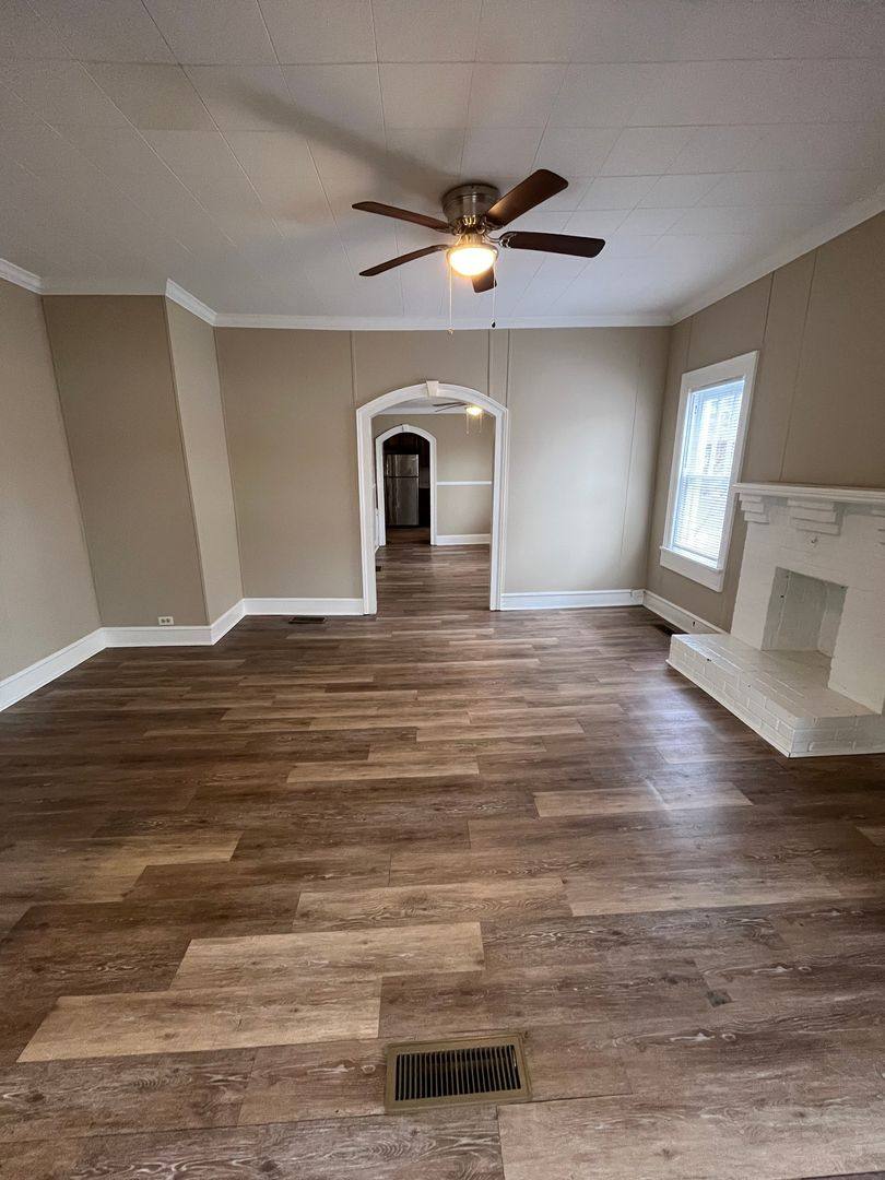 House for rent at 515 E 7th Ave, Bowling Green, KY 42101