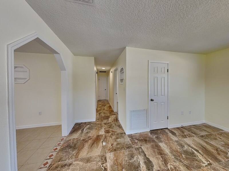 House for rent at 465 Oak Dr, Tavares, FL 32778