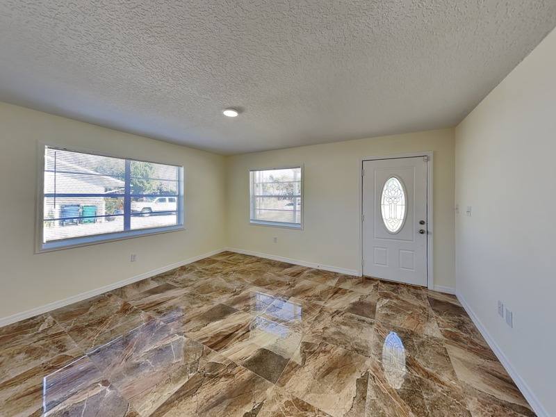 House for rent at 465 Oak Dr, Tavares, FL 32778