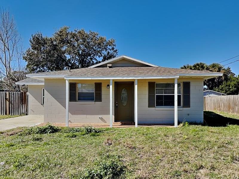 House for rent at 465 Oak Dr, Tavares, FL 32778