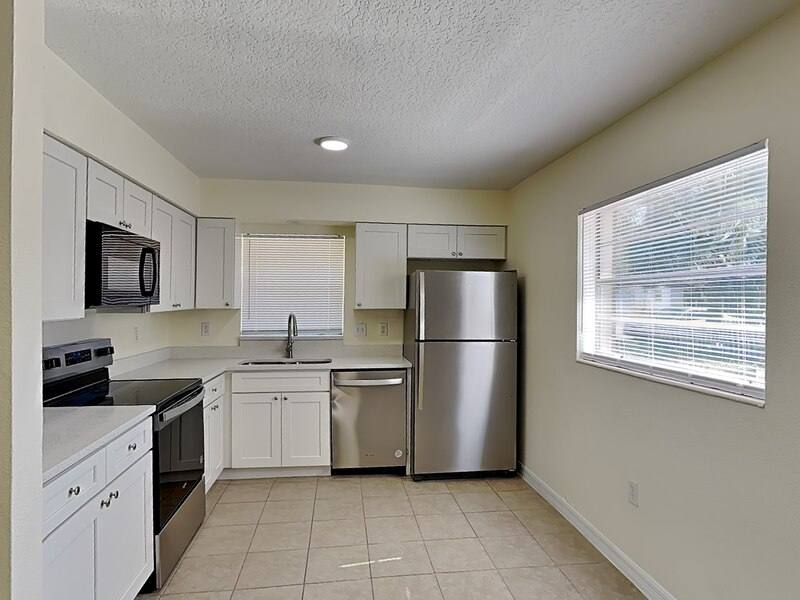 House for rent at 465 Oak Dr, Tavares, FL 32778