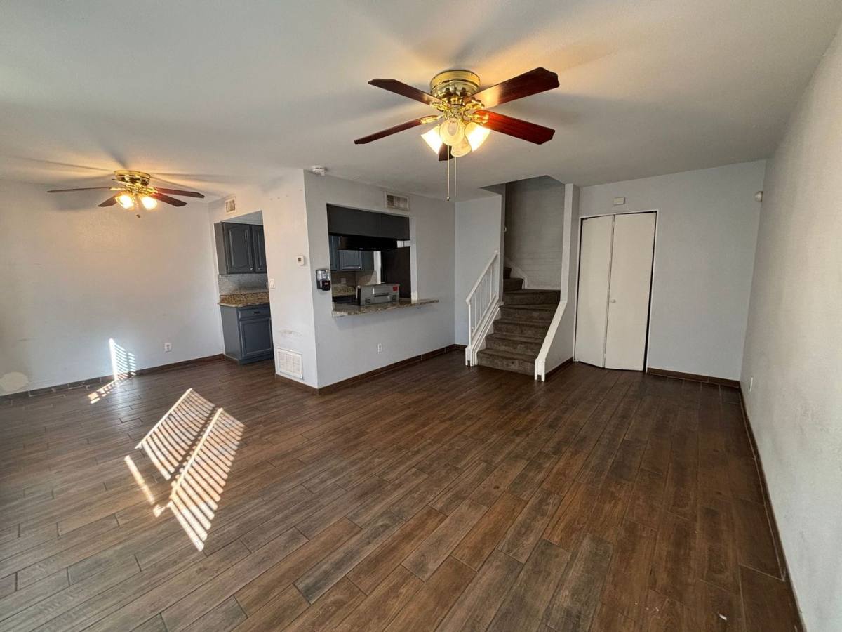 Townhouse for rent at 8426 N 34th Dr, Phoenix, AZ 85051