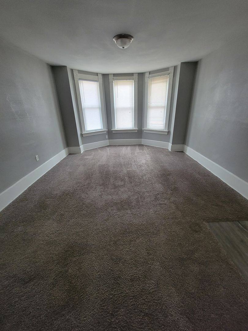 Apartment for rent at 604 Fillmore St, Davenport, IA 52802