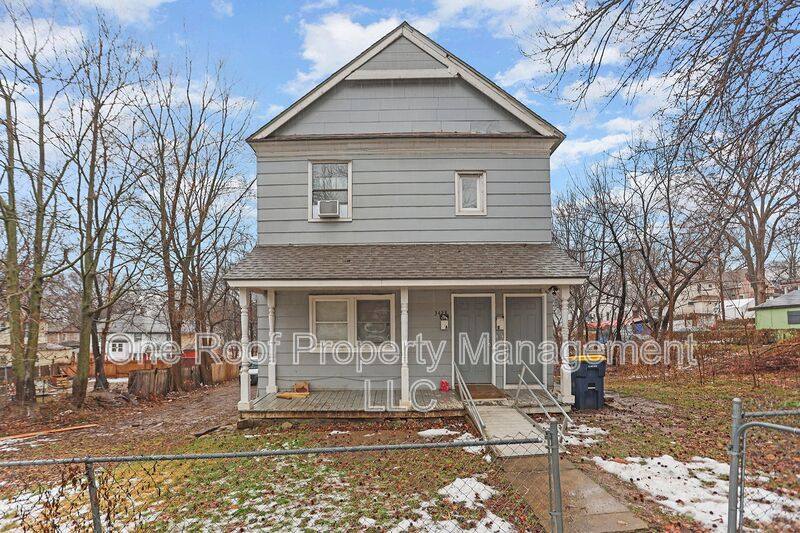 House for rent at 3423 Garner Ave #B, Kansas City, MO 64124