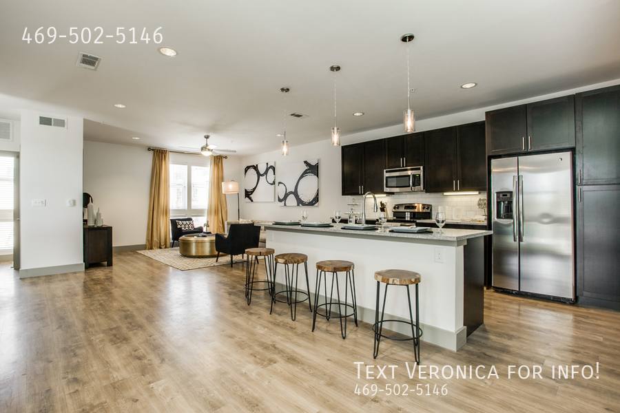 Townhouse for rent at 2110 Peak St, Dallas, TX 75204