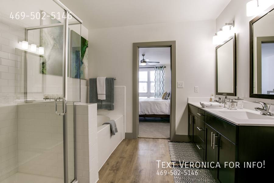 Townhouse for rent at 2110 Peak St, Dallas, TX 75204