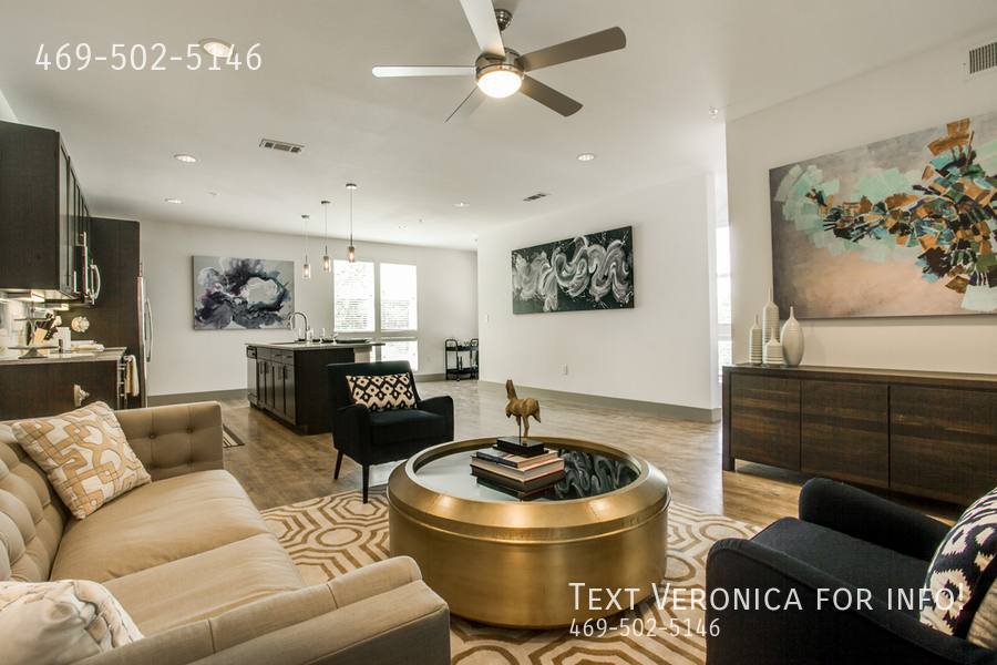 Townhouse for rent at 2110 Peak St, Dallas, TX 75204