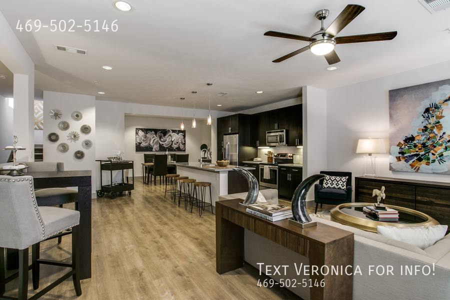 Townhouse for rent at 2110 Peak St, Dallas, TX 75204