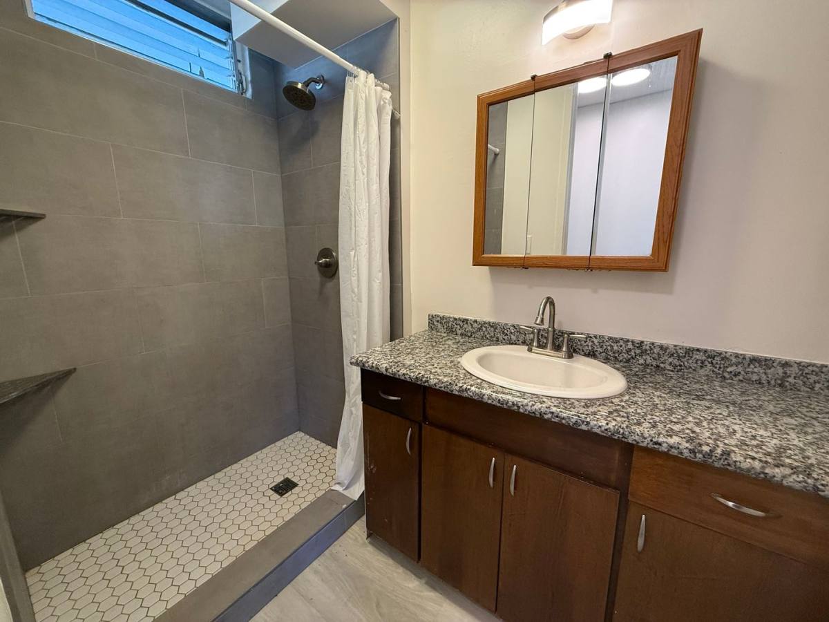 Apartment for rent at 1508 Pensacola St, Honolulu, HI 96822
