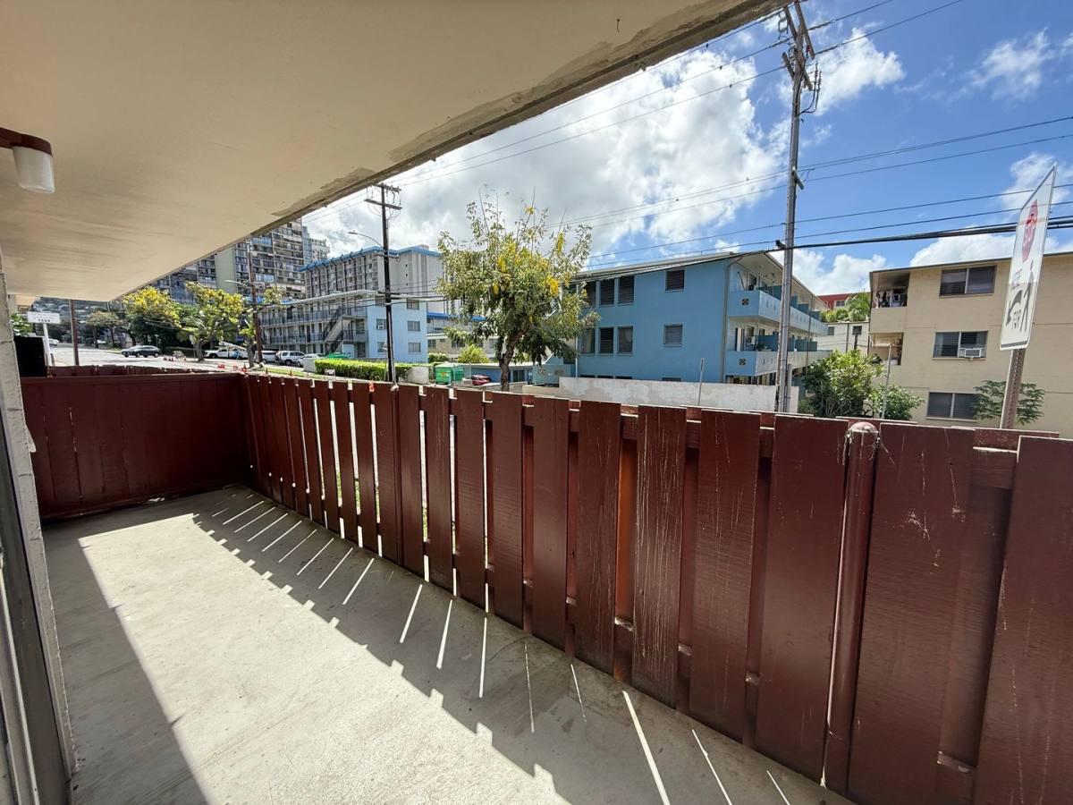 Apartment for rent at 1508 Pensacola St, Honolulu, HI 96822