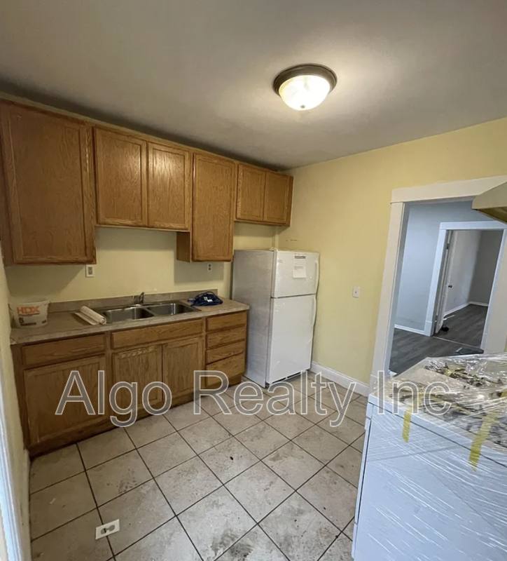 Apartment for rent at 2211 Queen Ave N #1, Minneapolis, MN 55411