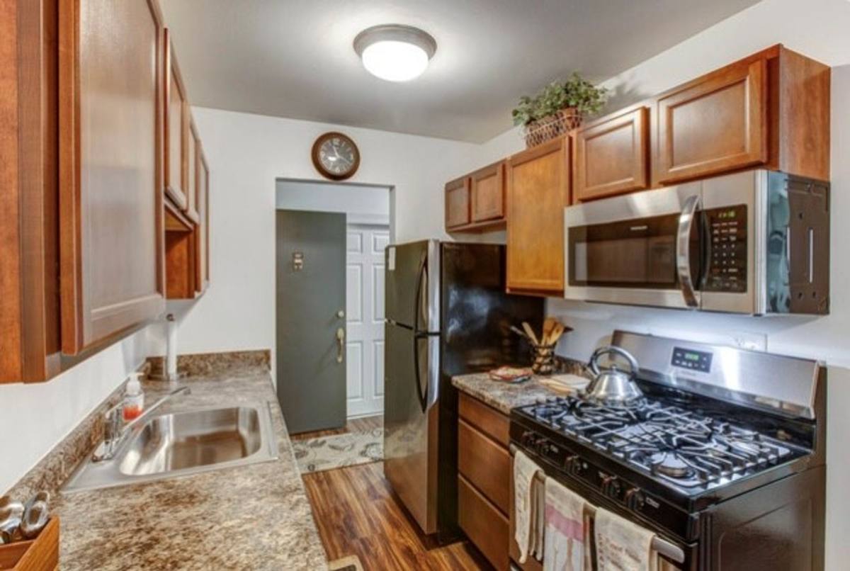 Apartment for rent at 1049 S Westmore-Meyers Rd, Lombard, IL 60148