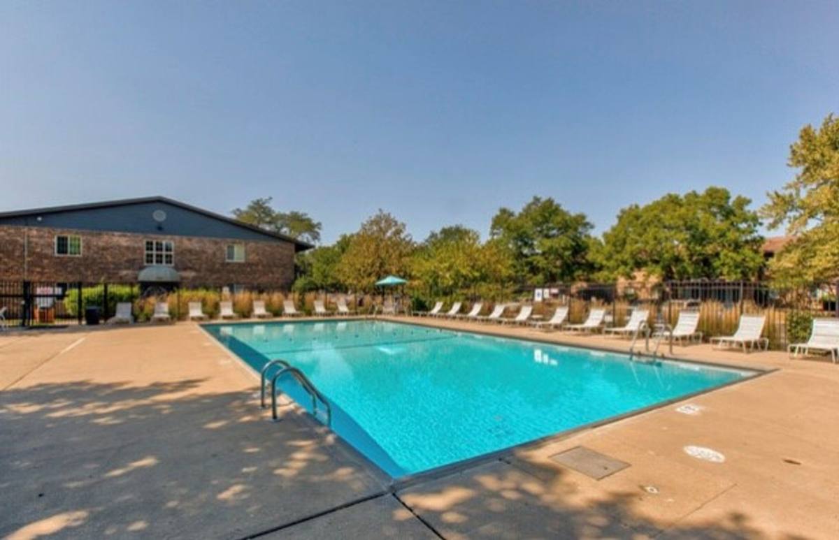Apartment for rent at 1049 S Westmore-Meyers Rd, Lombard, IL 60148