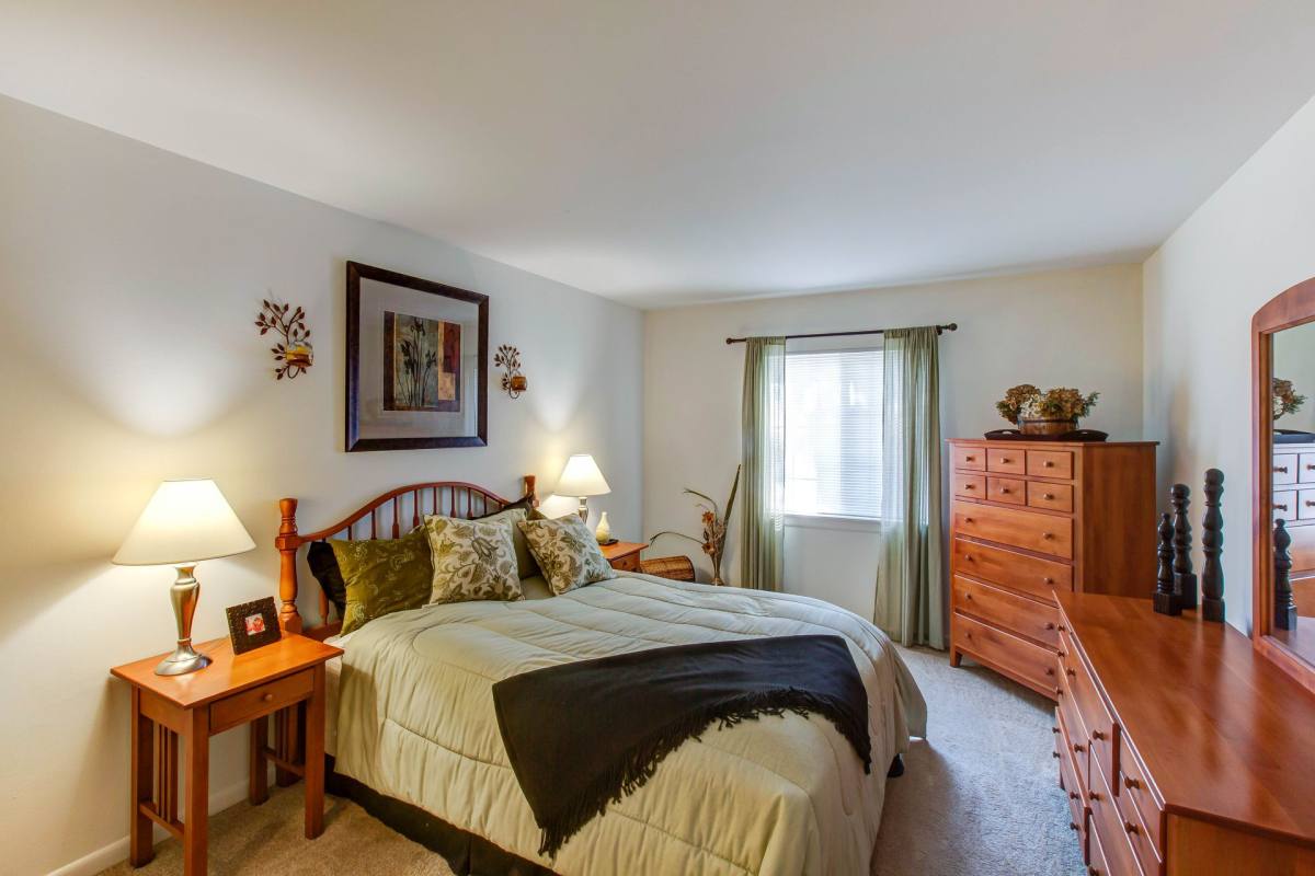 Apartment for rent at 1049 S Westmore-Meyers Rd, Lombard, IL 60148