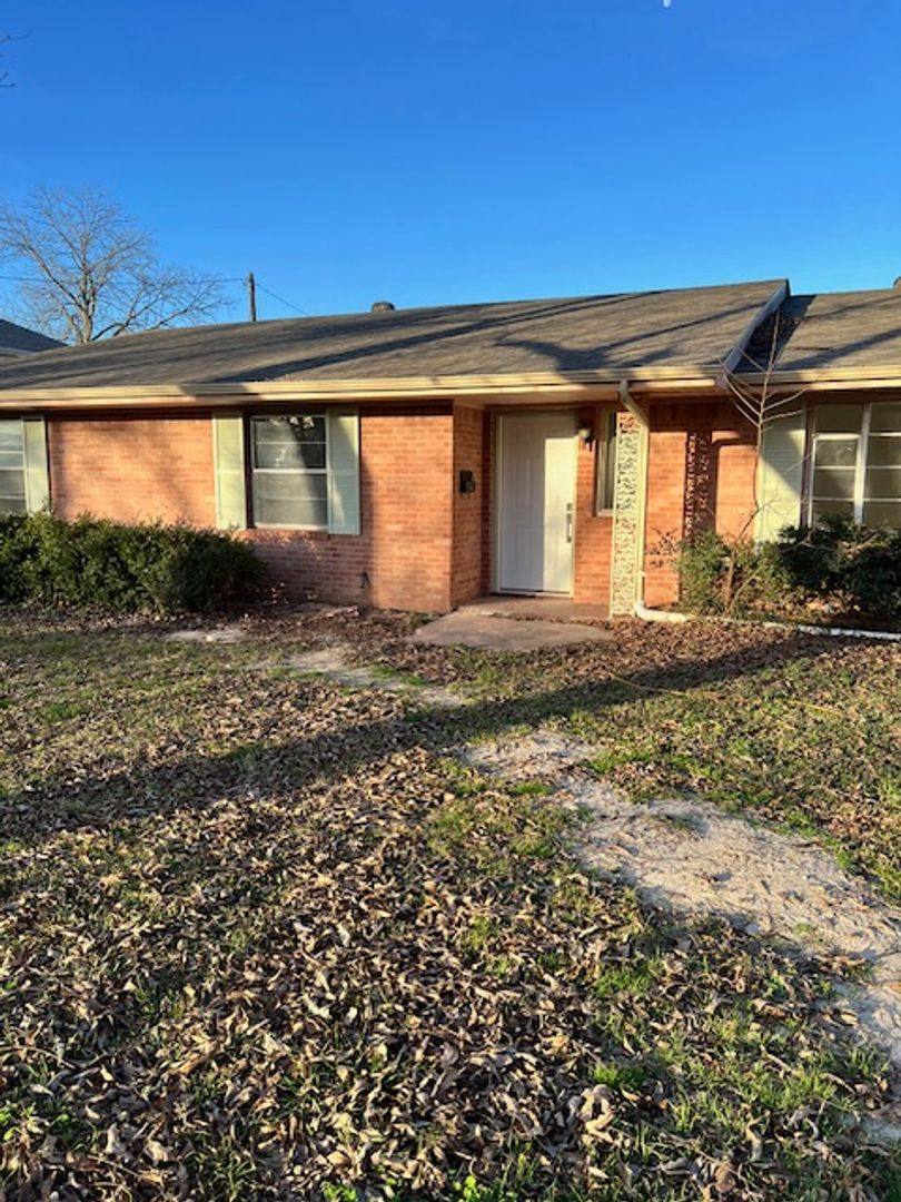 House for rent at 1705 Campbell St, Commerce, TX 75428