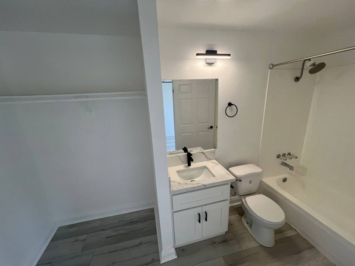 Apartment for rent at 3759 W 27th St, Los Angeles, CA 90018