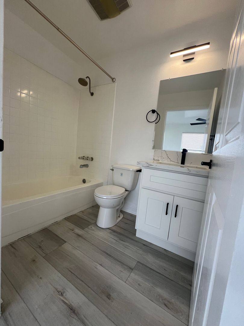 Apartment for rent at 3759 W 27th St, Los Angeles, CA 90018