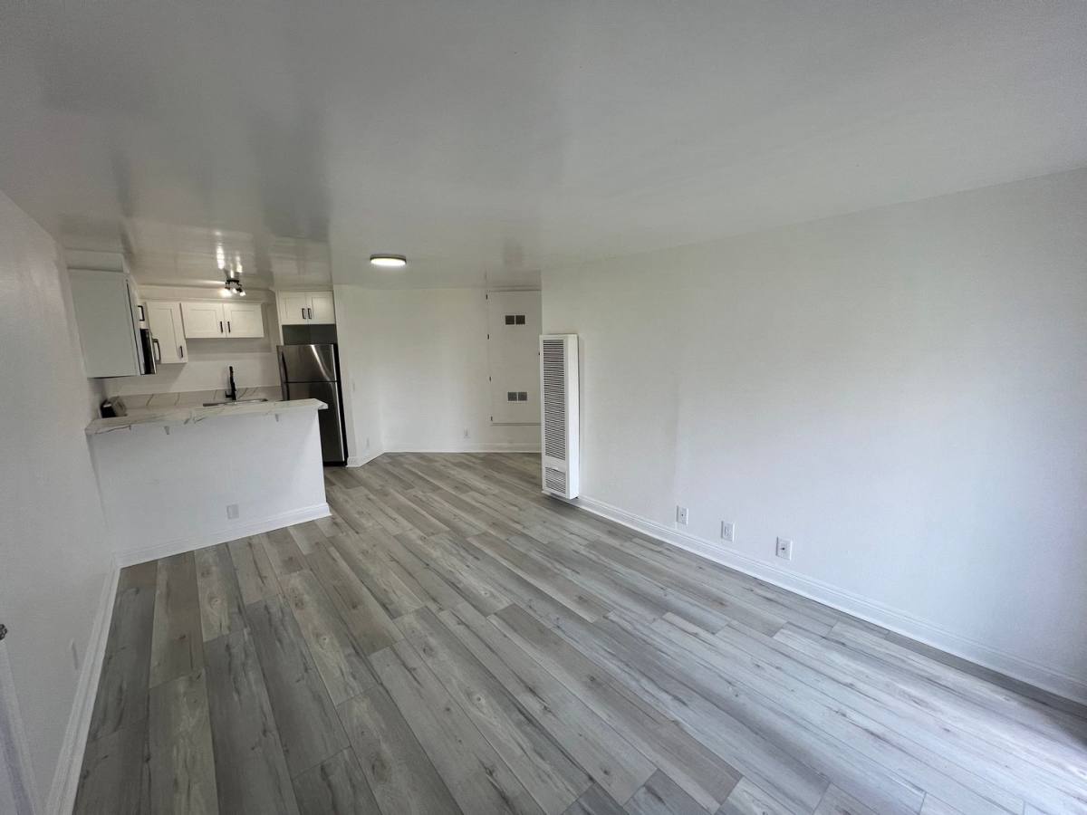 Apartment for rent at 3759 W 27th St, Los Angeles, CA 90018
